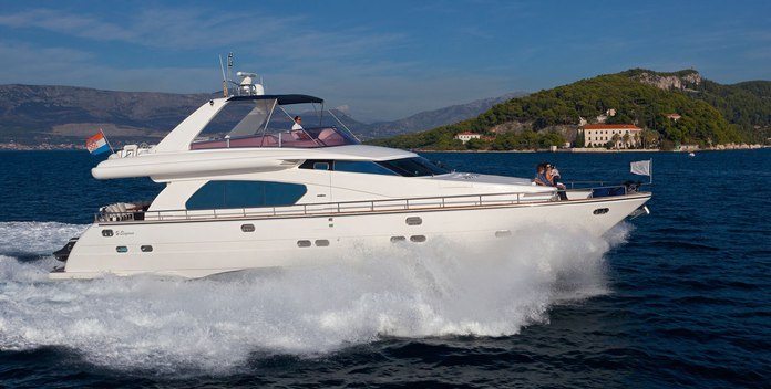Lona yacht charter Horizon Motor Yacht