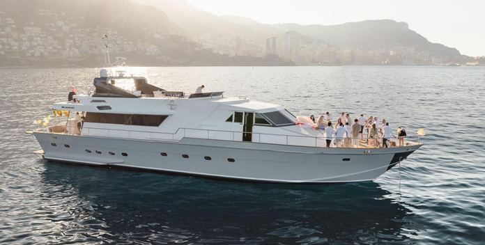 Zaffiro yacht charter Canados Motor Yacht