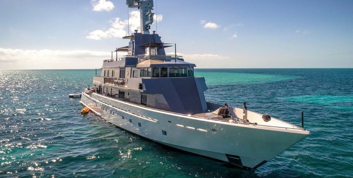 Mizu yacht charter Oceanfast Motor Yacht