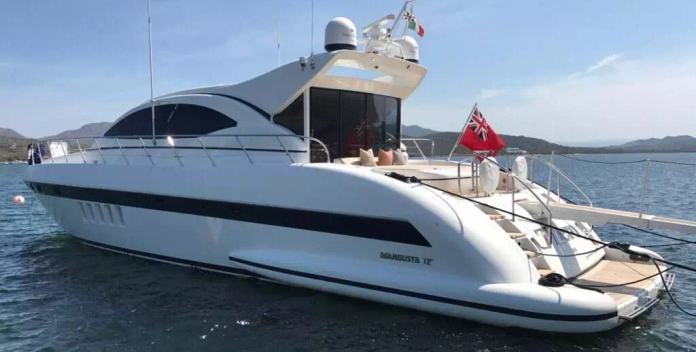 7 Zero yacht charter Overmarine Motor Yacht