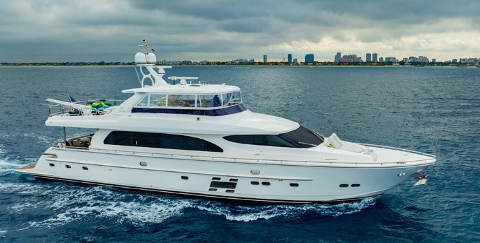 Pilot Lounge yacht charter Horizon Motor Yacht