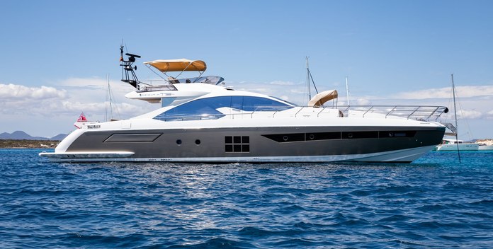 Komodo yacht charter Azimut Motor Yacht