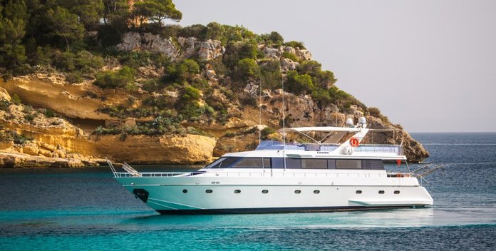 Ace Six yacht charter Canados Motor Yacht