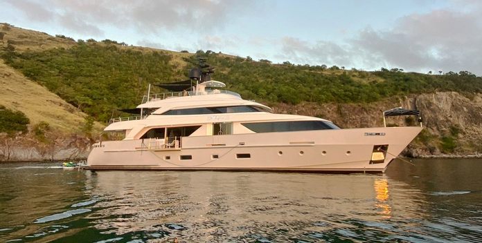 Halcyon yacht charter Sanlorenzo Motor Yacht