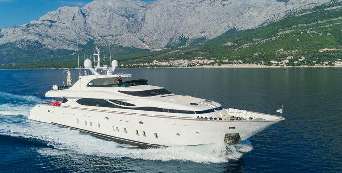 Cynthia yacht charter Maiora Motor Yacht