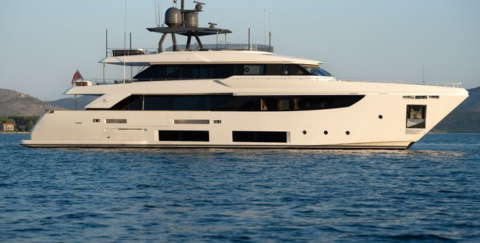 SK yacht charter Custom Line Motor Yacht