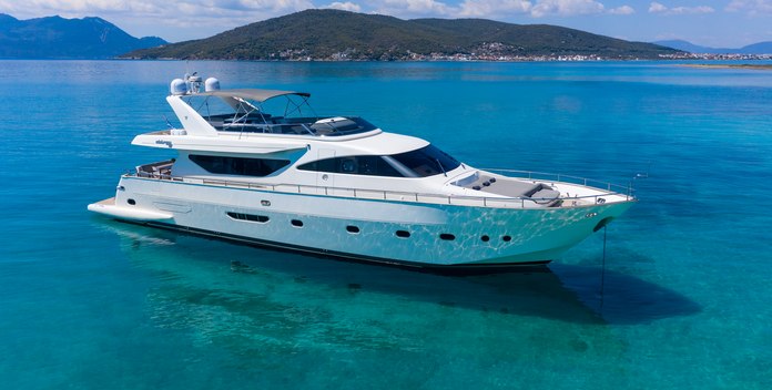 Freedom yacht charter Cnsa - Alalunga Motor Yacht