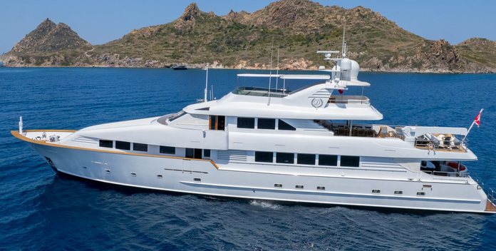Merve yacht charter Broward Motor Yacht