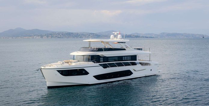 Semela yacht charter Absolute Motor Yacht