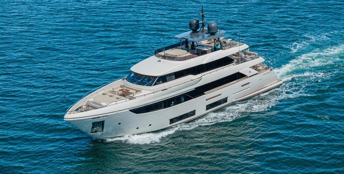 South yacht charter Custom Line Motor Yacht