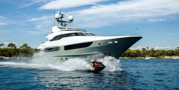 Legenda yacht charter Mondo Marine Motor Yacht