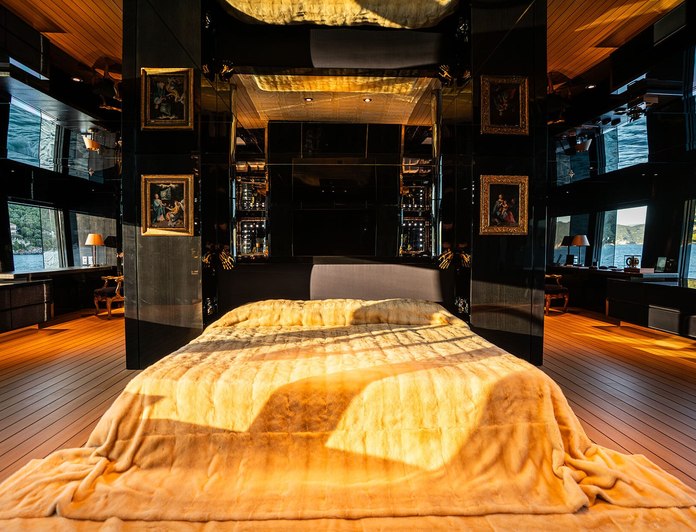 Regina D'Italia photo 12