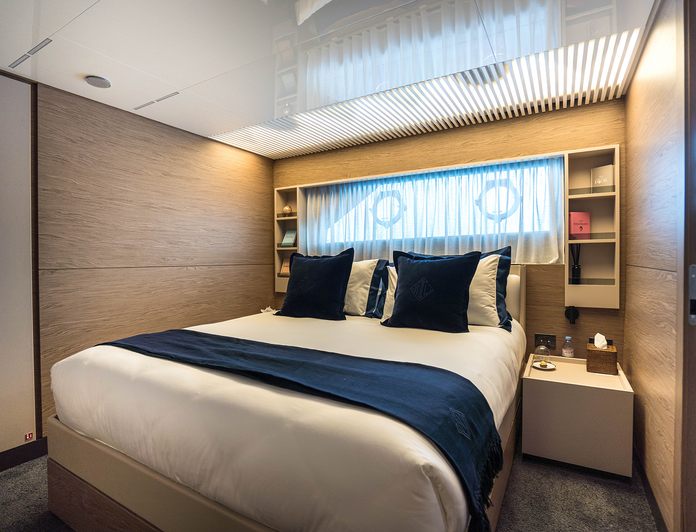 Nineteen 42 photo 12