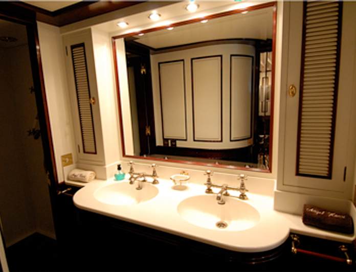 Master Bathroom - Detail