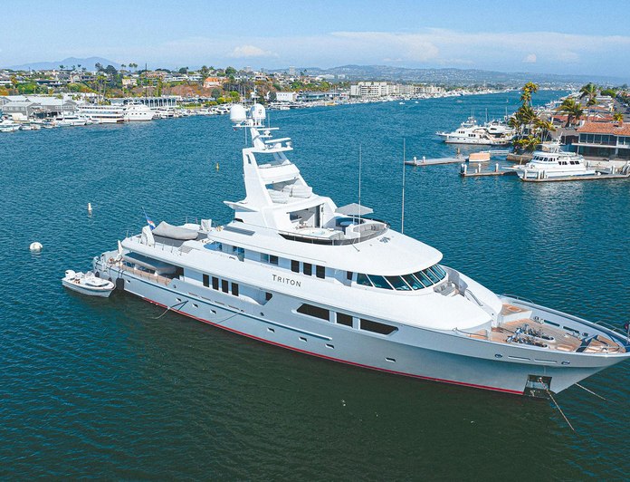 Triton photo 19