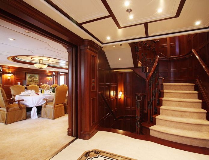 Dining Salon & Hallway