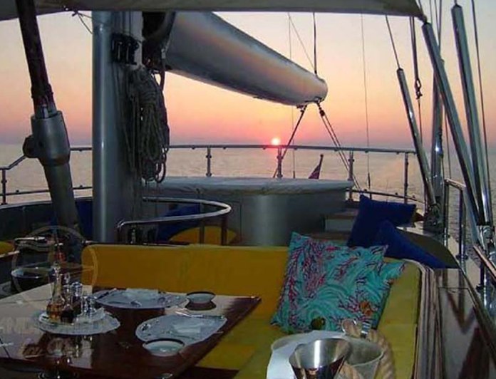 Flybridge Dining