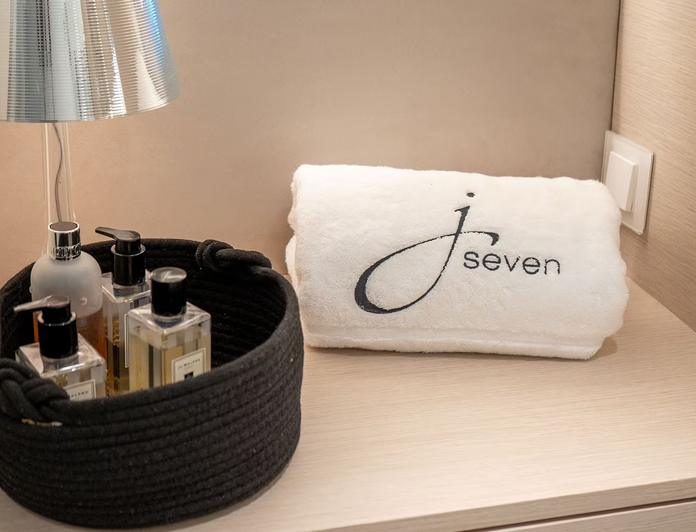 J Seven photo 18
