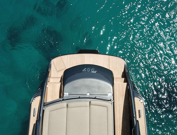 007 photo 13