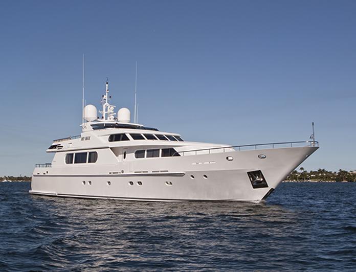 luxury yachts milos