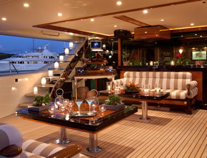Aft deck lounge