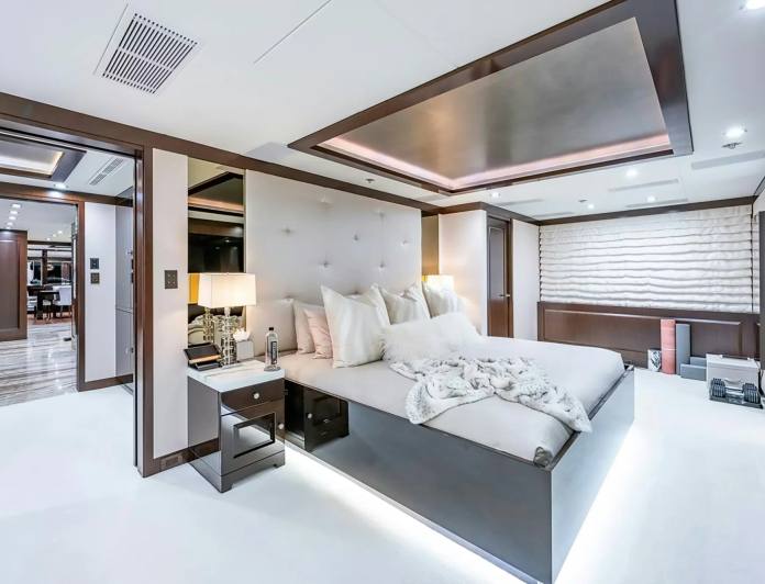 Miss Michelle photo 6