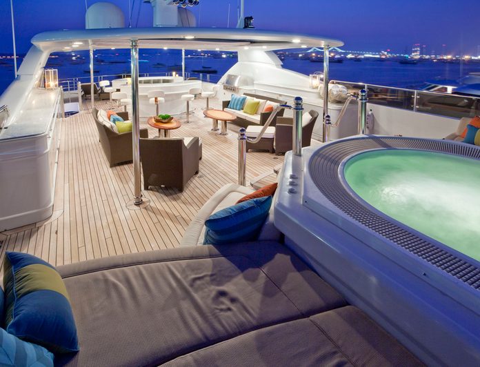 Jacuzzi & Seating