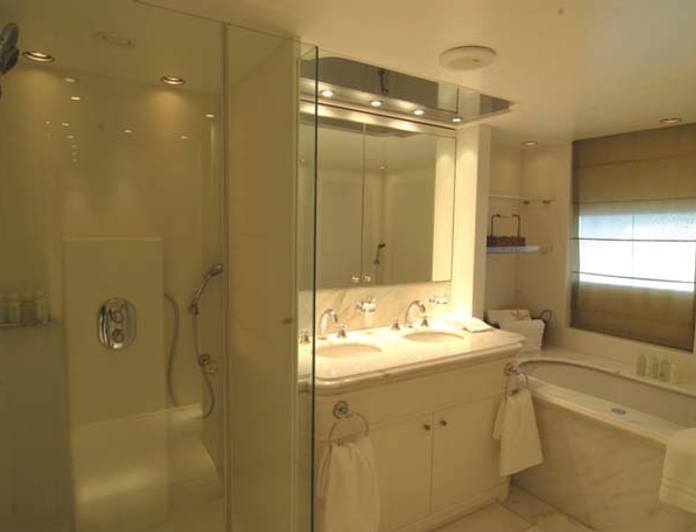 Guest Stateroom - Bathroom