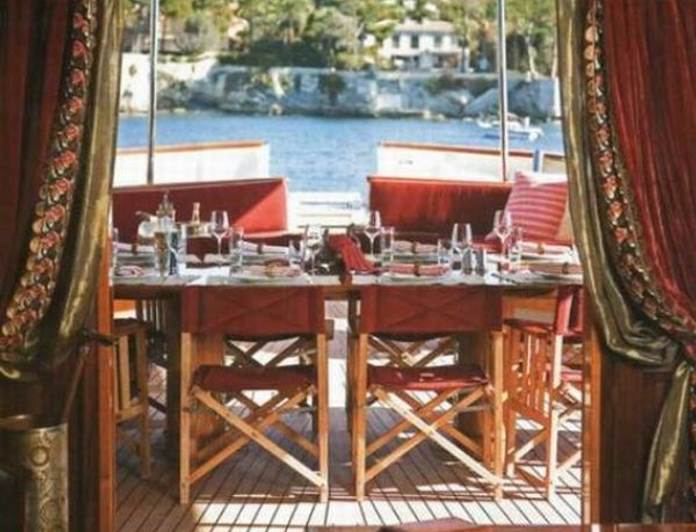 Aft Deck Dining - Day