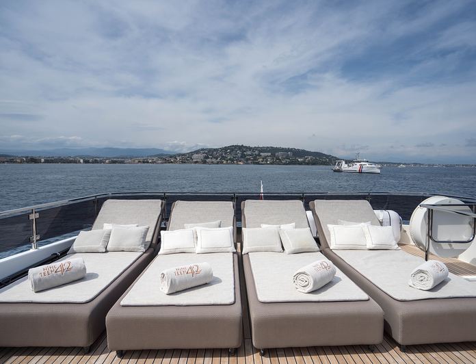 Nineteen 42 photo 19