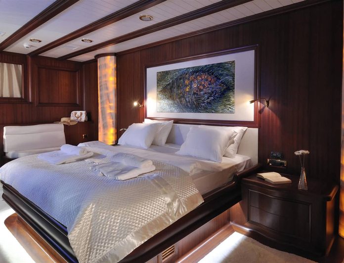 Master Cabin - Bed