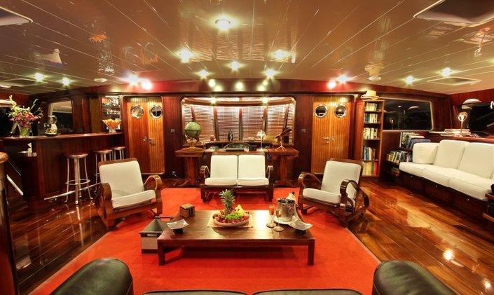 S/Y 'Douce France' Offers Fiji Charters