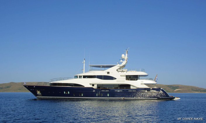 Greece charter special: last minute discount for 44m motor yacht GRANDE AMORE