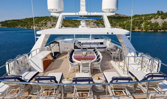 M/Y ‘Reve D’Or’ Offers Summertime Special