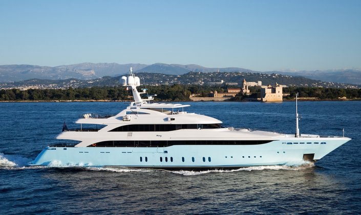 52m M/Y Victory renamed VERTIGO