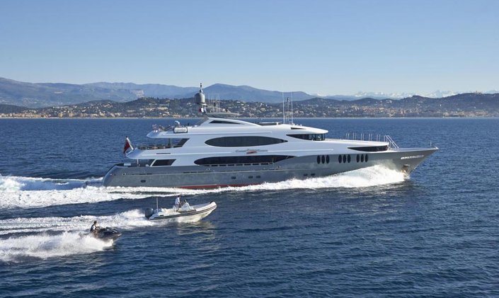 M/Y ‘Zoom Zoom Zoom’ Available In Maine This Summer