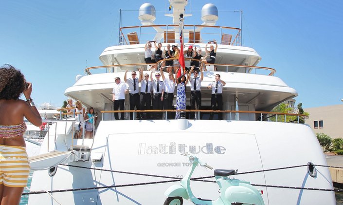 Rihanna on Yacht Vacation in St Tropez