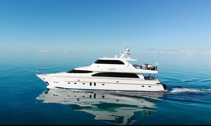 Last minute escape to New England with motor yacht charter LEXINGTON