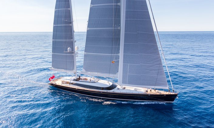 Award-winning sailing yacht Q offers Central America charters