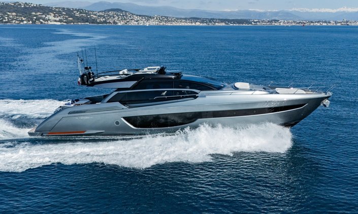 Riva yacht rental SAMIRA offers 10% off South of France charters from September