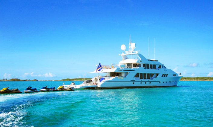 M/Y ‘Lady Bee’ Offers No Delivery Fees