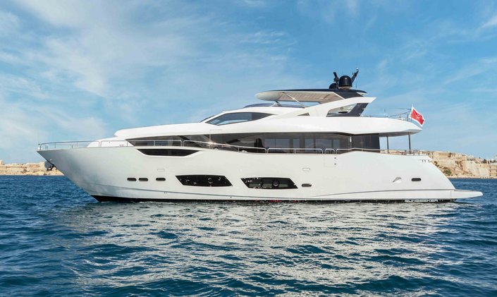Celebrate Christmas in style with Sunseeker charter yacht NEW EDGE in Dubai