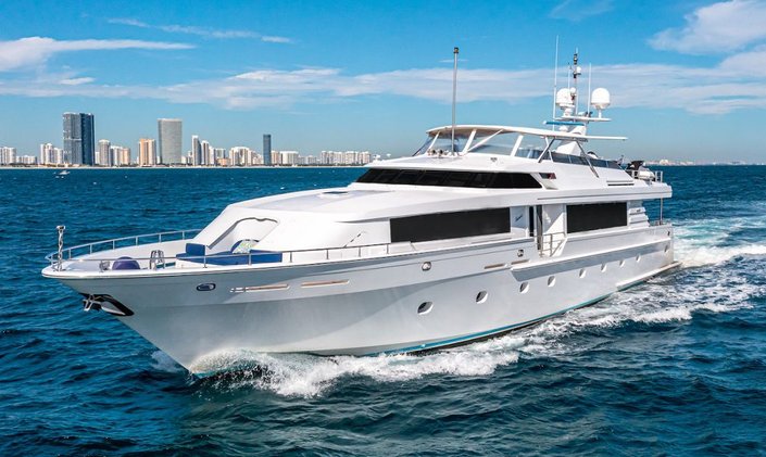 Charter Yacht XOXO Opens Availability for Thanksgiving Yacht Charters in Florida