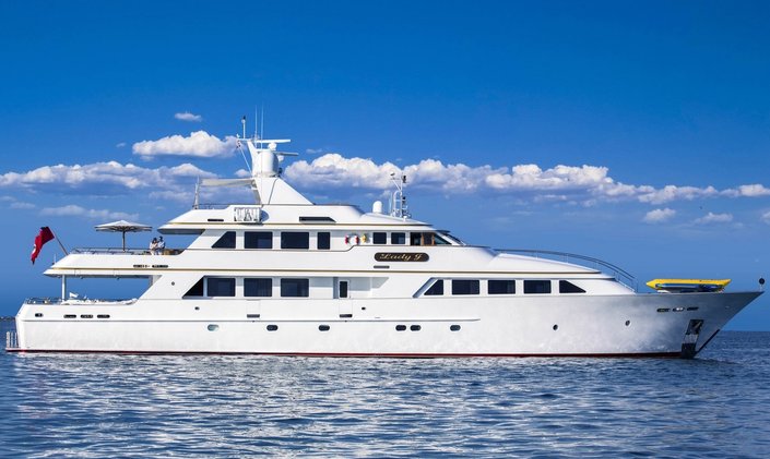 M/Y ‘Lady J’ Open for New Year’s in the Caribbean