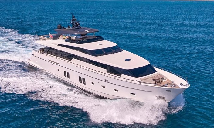 Fill-the-Gap Offer: Save 10% on Greece Yacht Charters Aboard Luxury Yacht WOMBAT