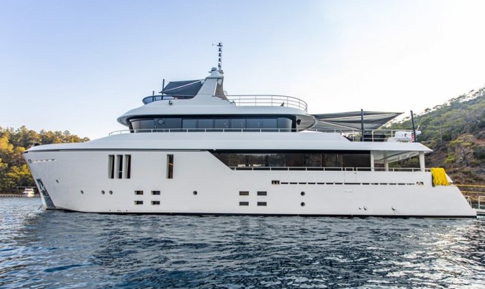 Charter yacht ZEEMAR offers discounted rate for fill the gap Sardinia yacht charter