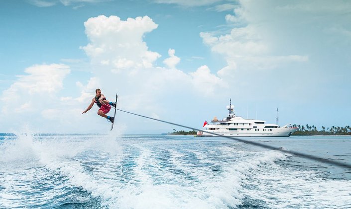 Escape to Tahiti aboard Amels M/Y CALYPSO