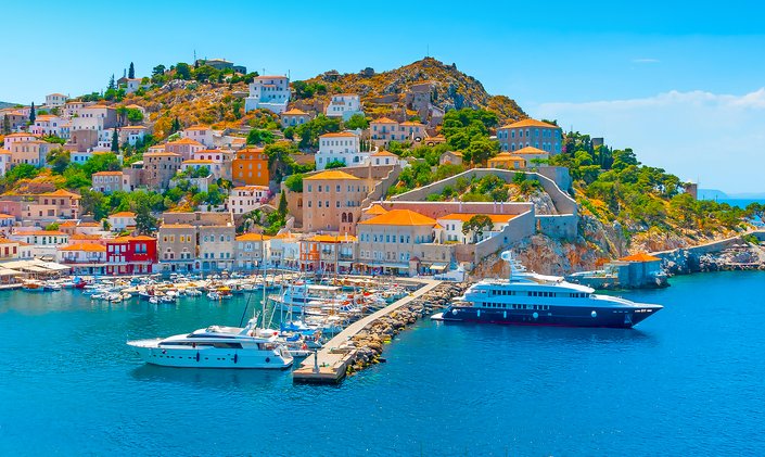 Why December Is the Perfect Time to Book a Summer Yacht Charter