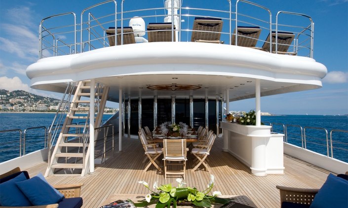 Island Hop in Greece Aboard M/Y INSIGNIA 