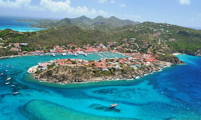 Charter Yachts Descend On St Barts For New Year’s Eve